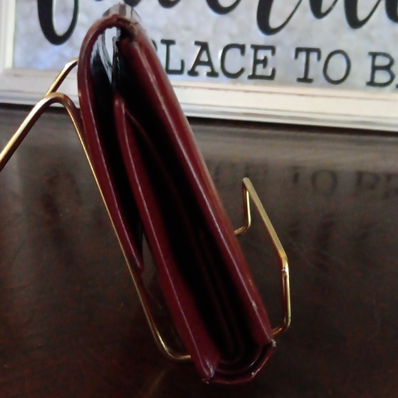 CARTIER EUC BEAUTIFUL SIGNATURE BURGUNDY TRIFOLD WALLET - Picture 3 of 13